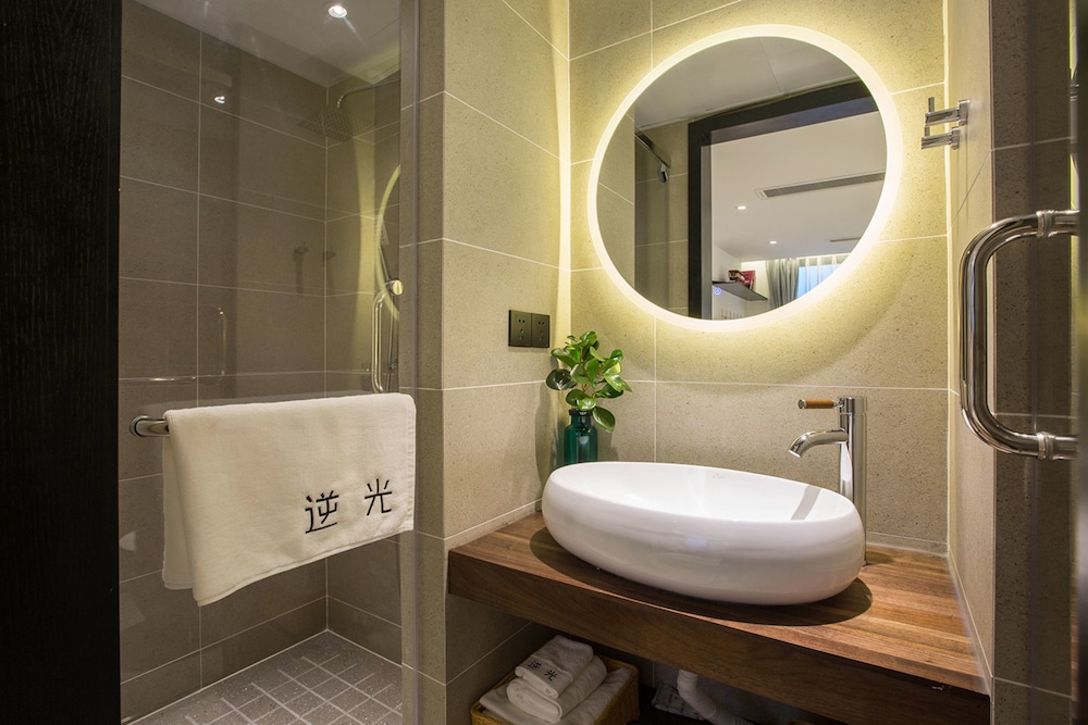 Hangzhou Backlighting Inn 42/45
