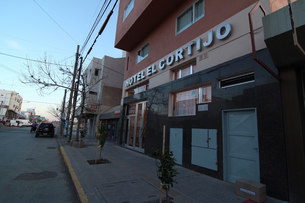 Hotel El Cortijo 1/32