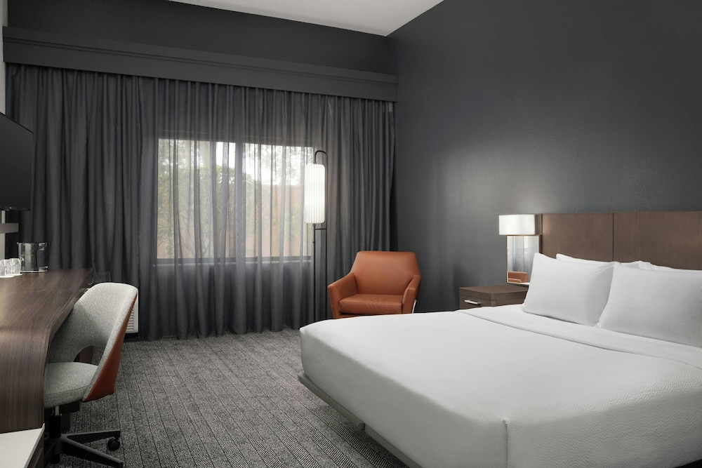 Courtyard By Marriott Lakeland 10/50