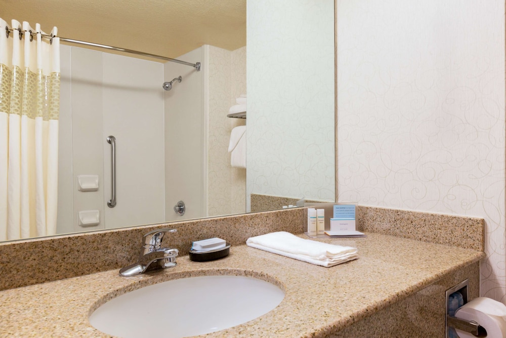 Hampton Inn San Marcos Ca 19/66