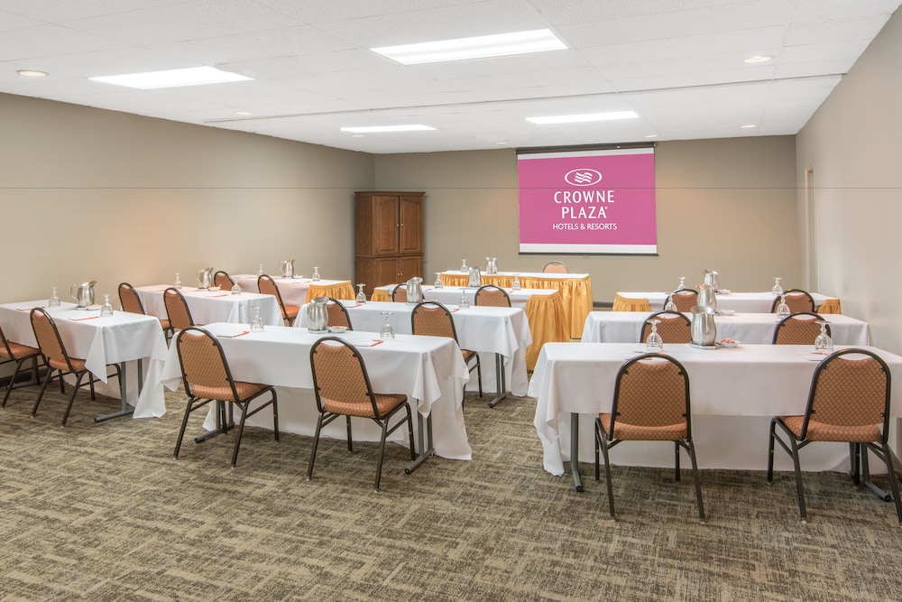 Crowne Plaza Hickory 48/61