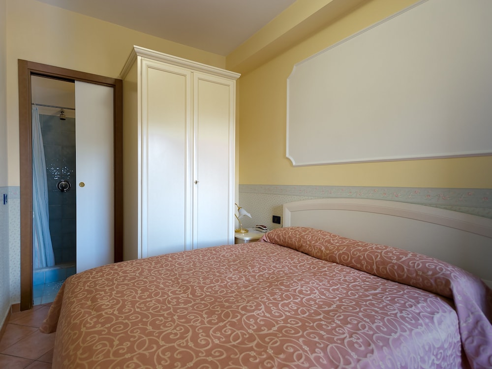 1 BEDROOM, BASIC, SINGLE