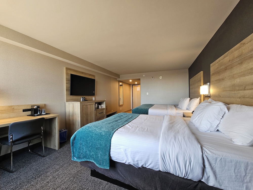 STANDARD, 2 QUEEN BEDS, CITY VIEW