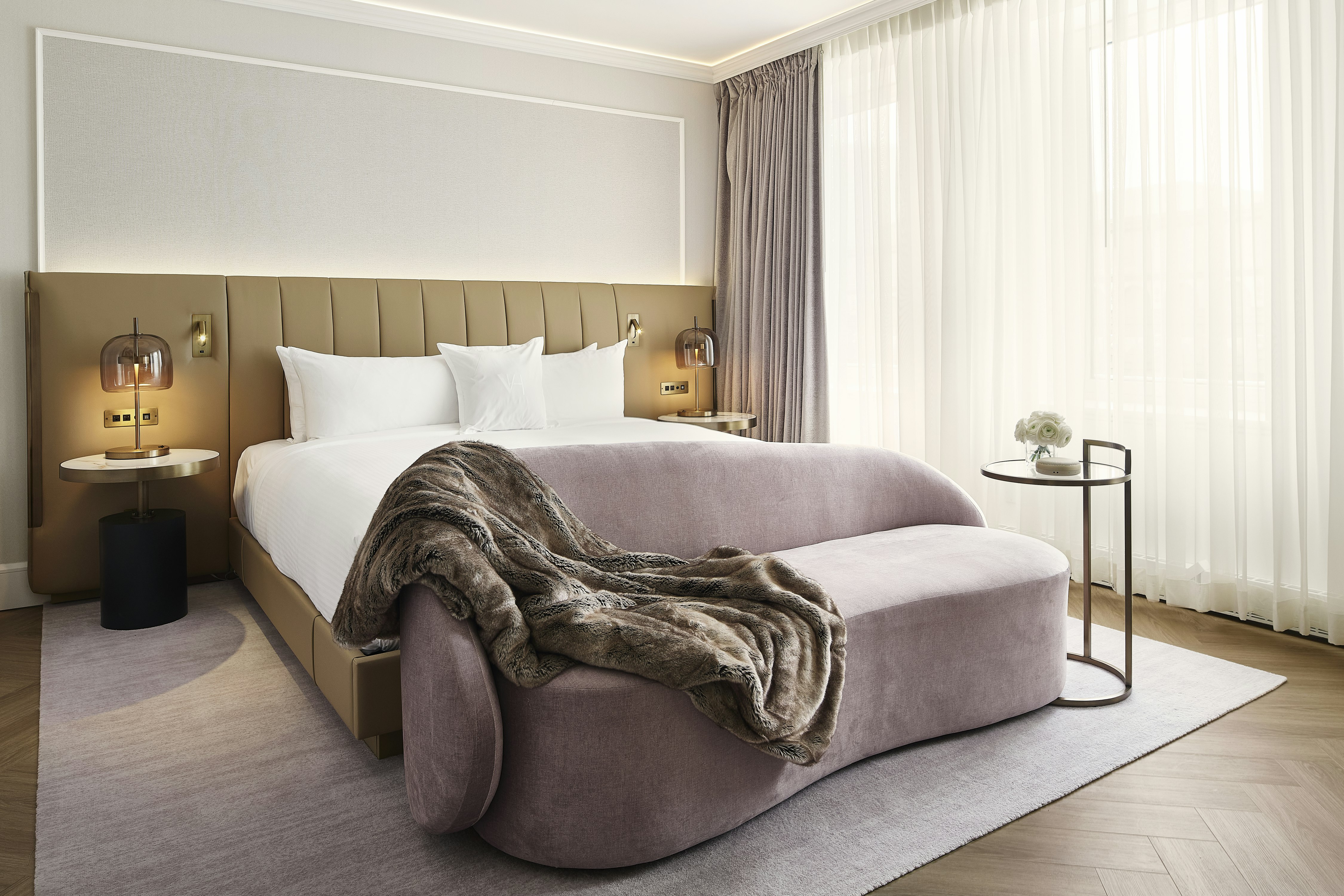 DELUXE, KING BED, HIGH FLOOR