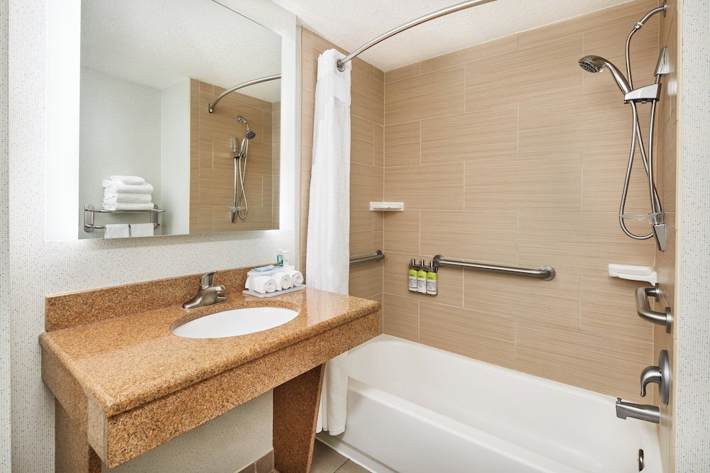Holiday Inn Express & Suites Jacksonville SE- Med Ctr Area 54/55