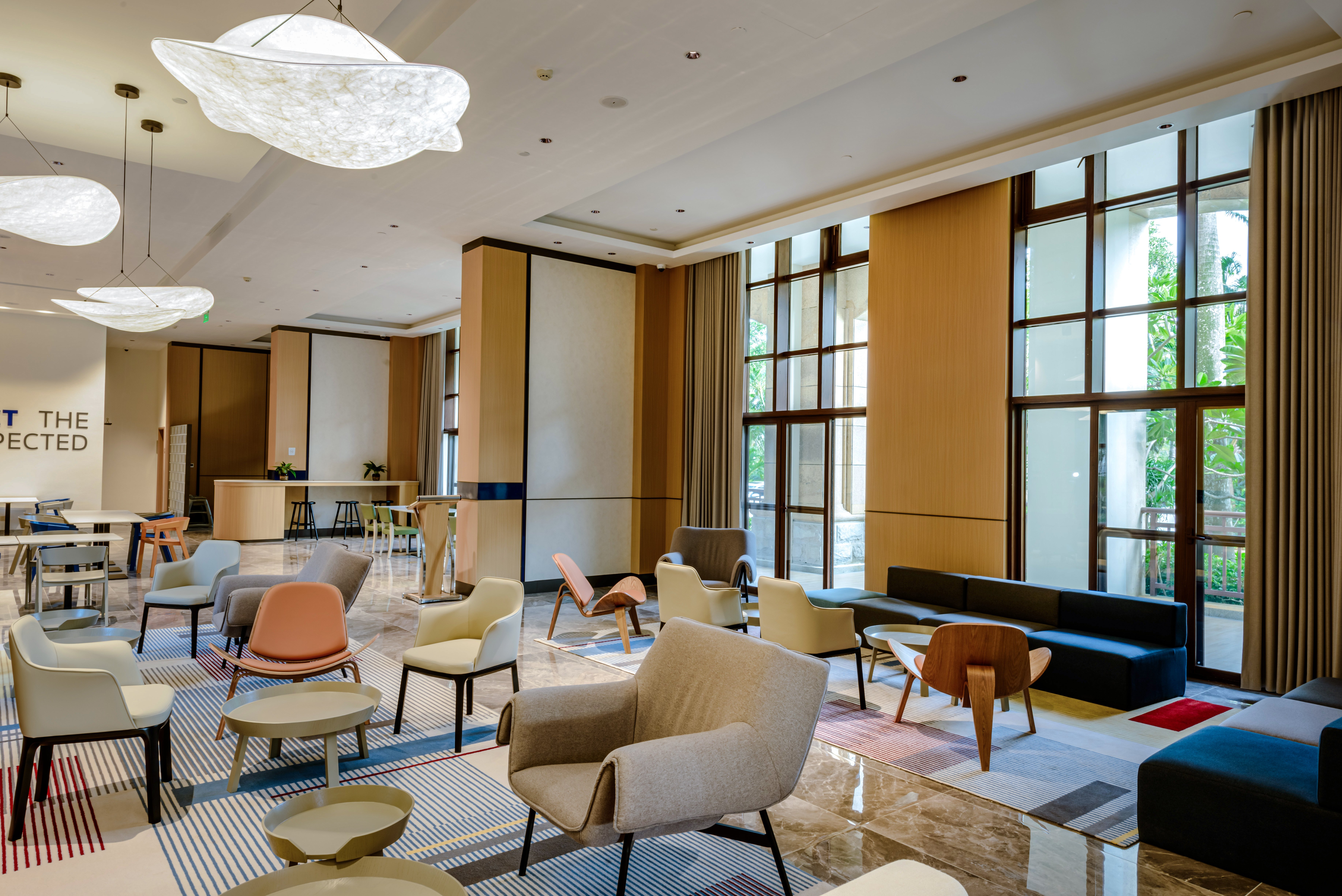 HOLIDAY INN EXPRESS HAIKOU WEST COAST 24/50