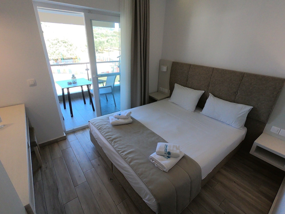 Finikas Garden Beach Resort Nikiti 12/50