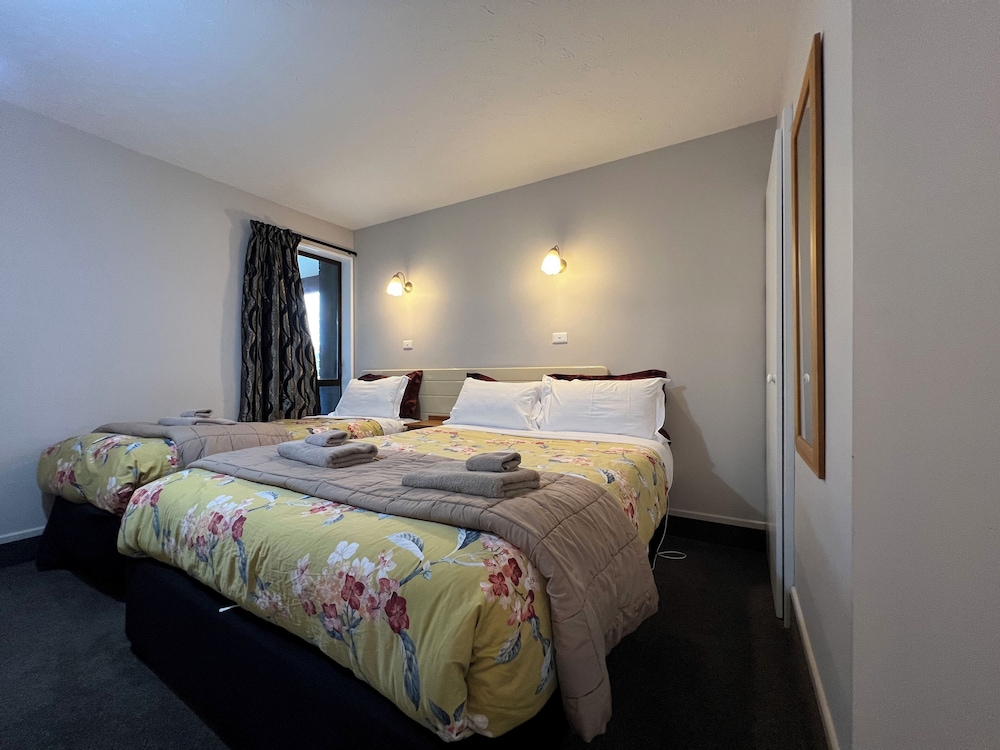 Strathern Motor Lodge 26/59