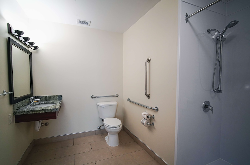 Best Western Plus Chocolate Lake Hotel 18/80