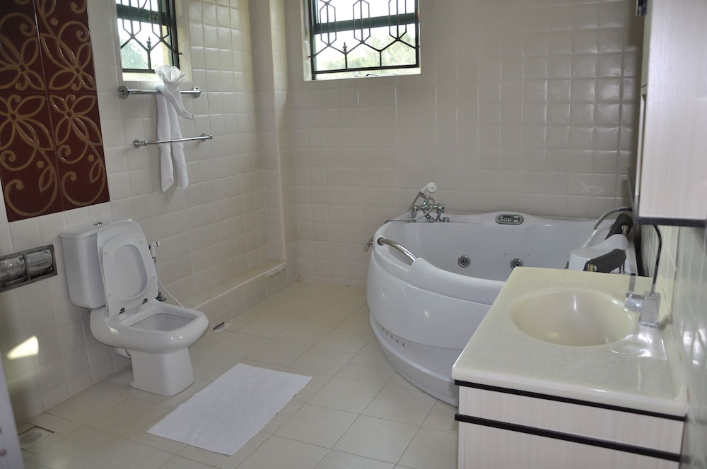 Karen Inn and Suites 46/50