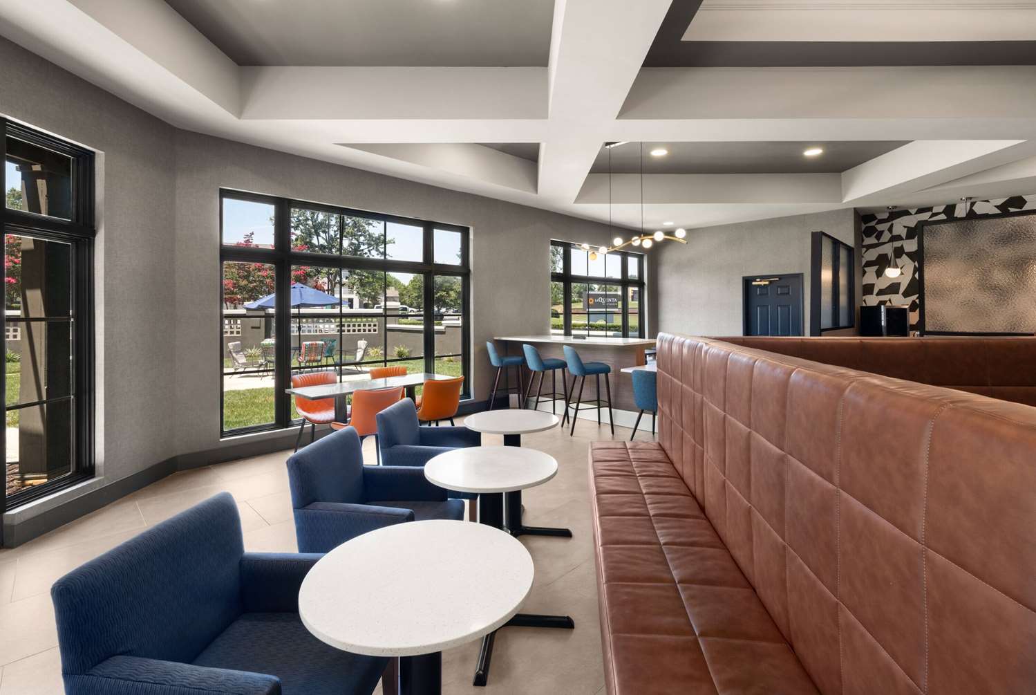 La Quinta Inn & Suites by Wyndham Greensboro NC 32/55