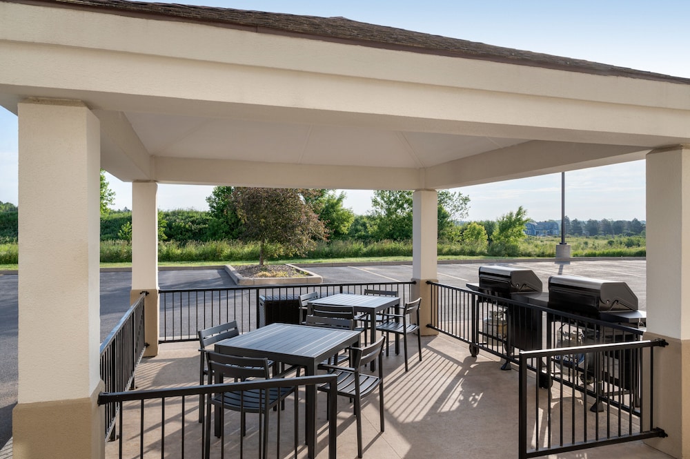 Candlewood Suites Watertown-Fort Drum 48/68