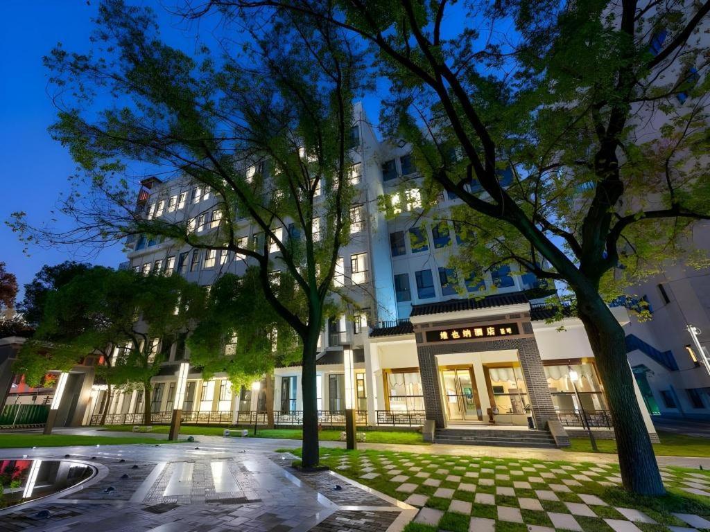 Vienna Hotel (Wuhan Jiangang Metro Station) 56/59