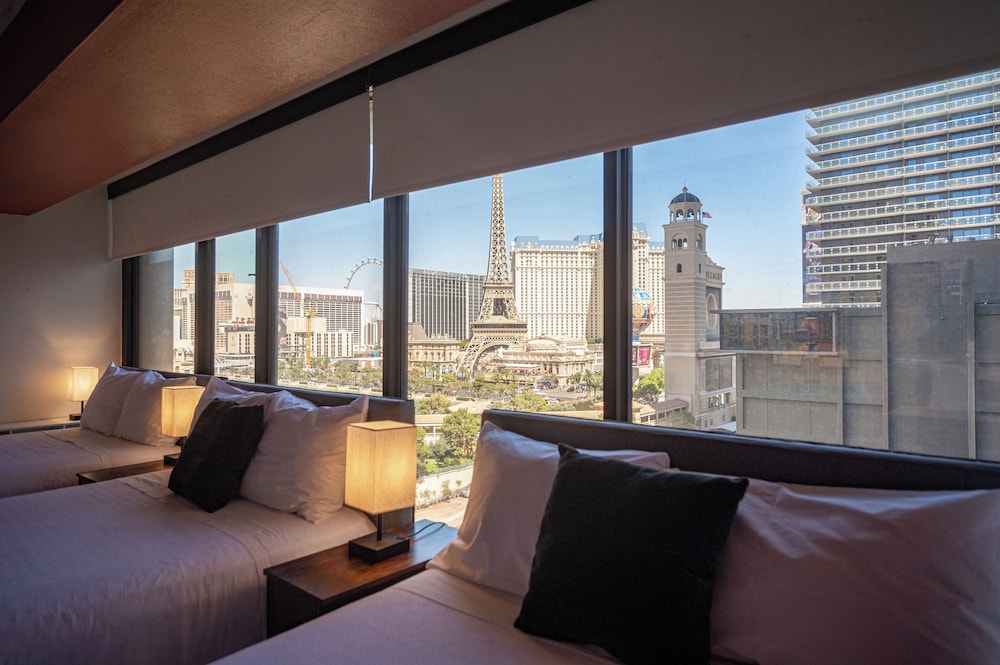1Bd1Ba w BonusRM Stay Together Suites 54/62