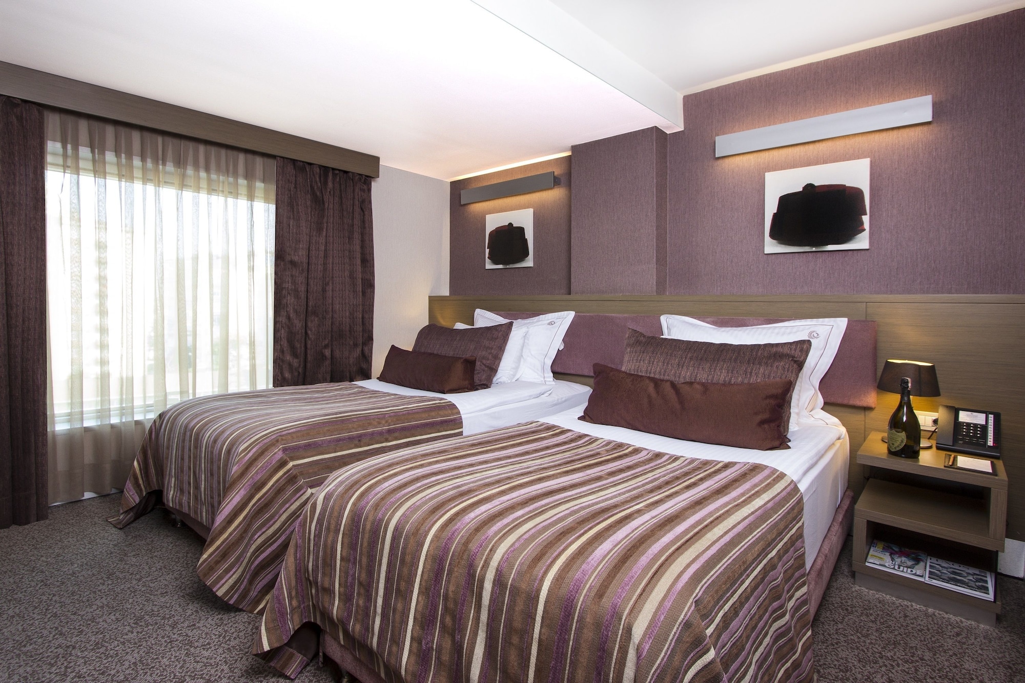 DELUXE, DOUBLE OR TWIN BED