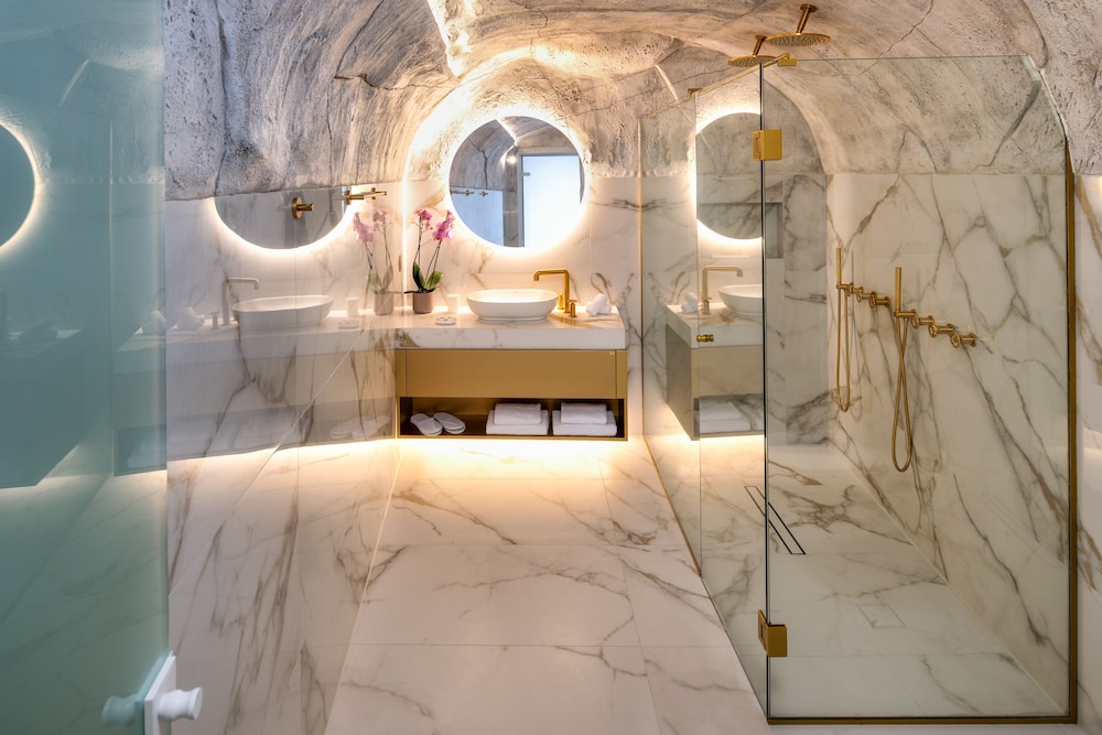 Aura Suites 30/31