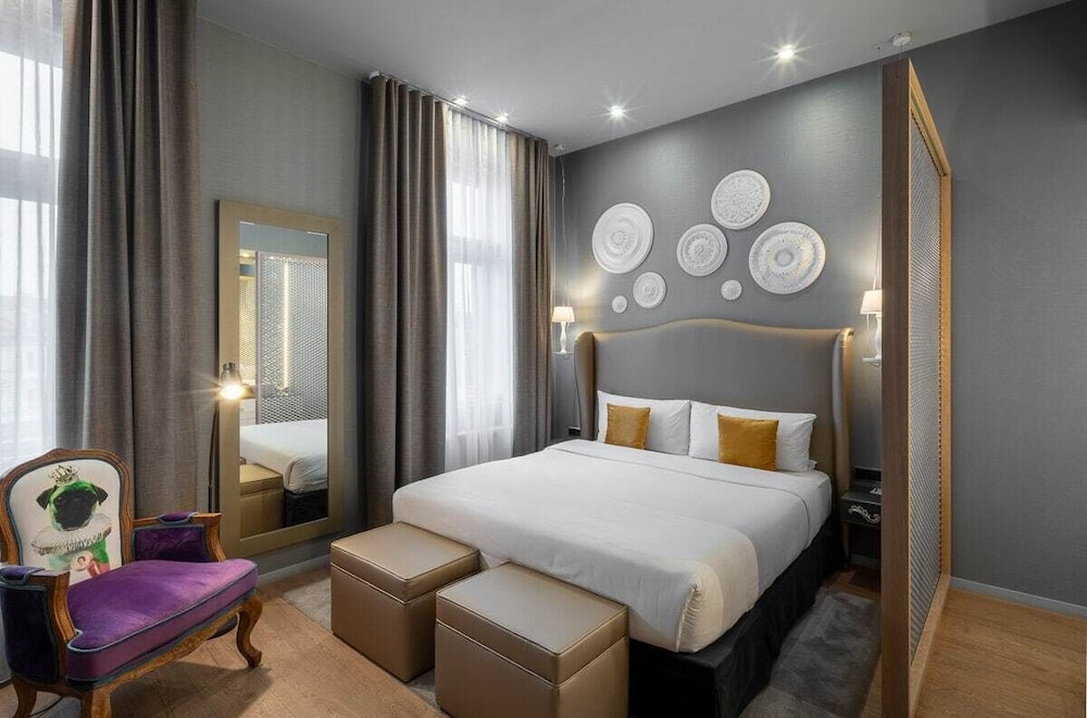 987 Prague Hotel 17/56