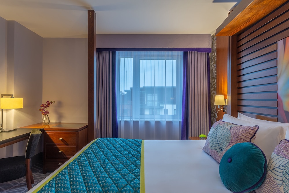 1 Bedroom, Suite, King Bed, Park View