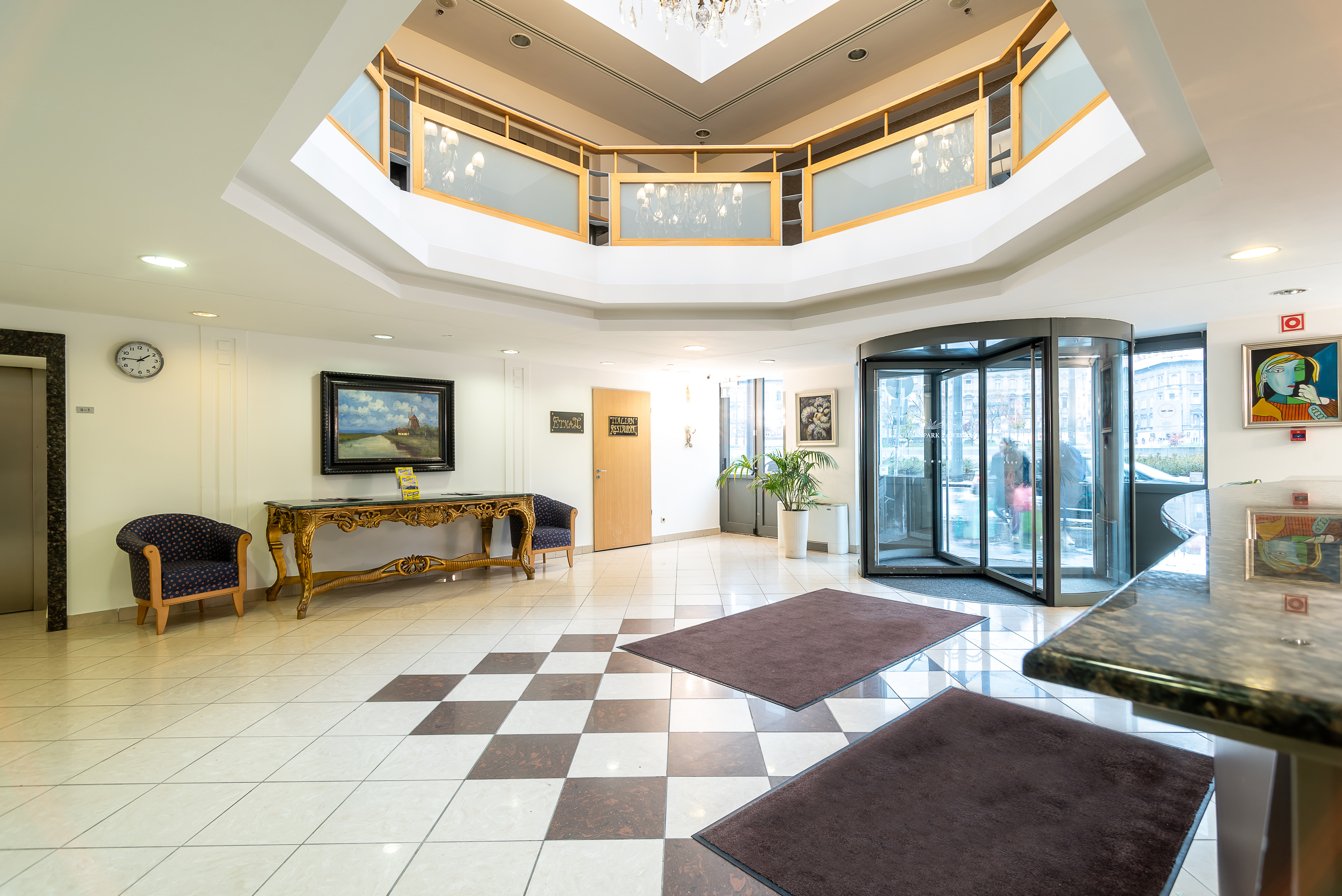 Lobby at Hotel Golden Park Budapest, BUDAPEST