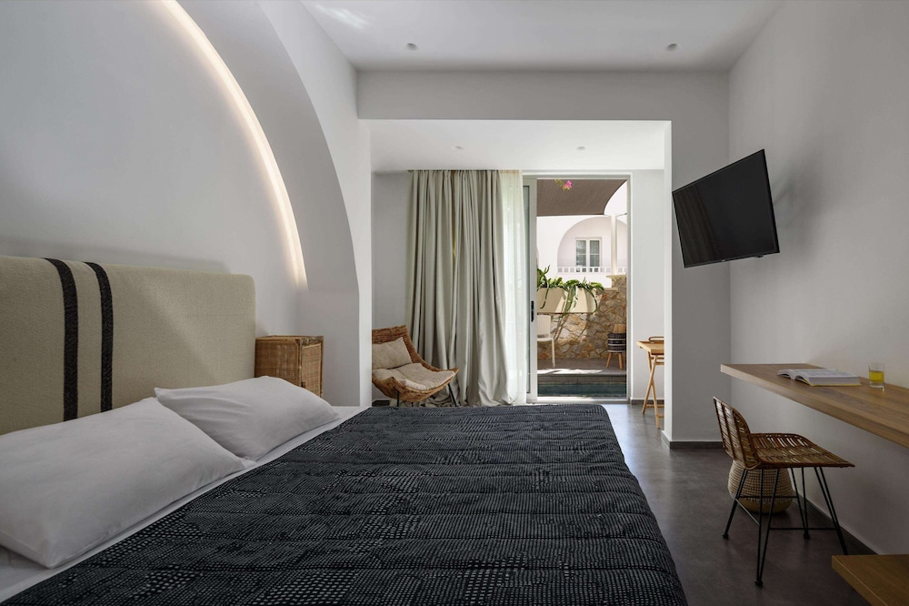 junior suite, jetted tub