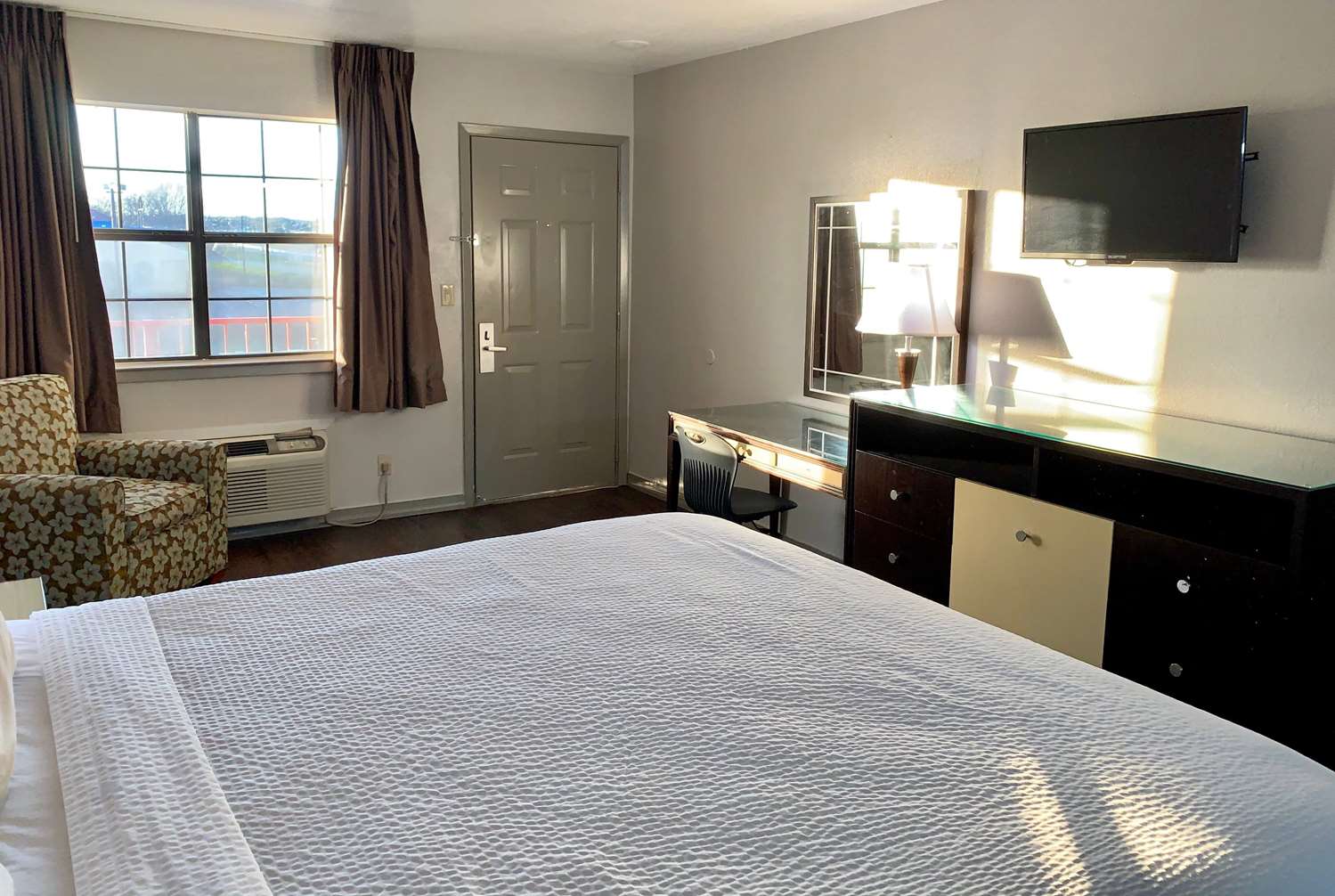 Days Inn By Wyndham Canton 6/43