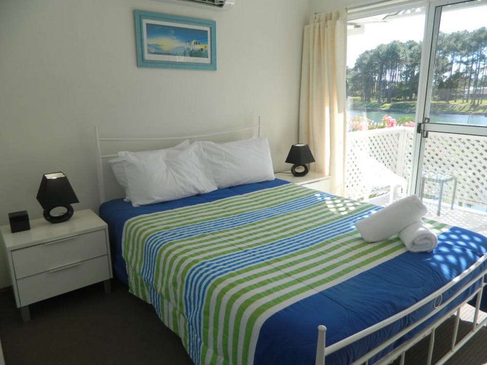 3 BEDROOMS, DELUXE