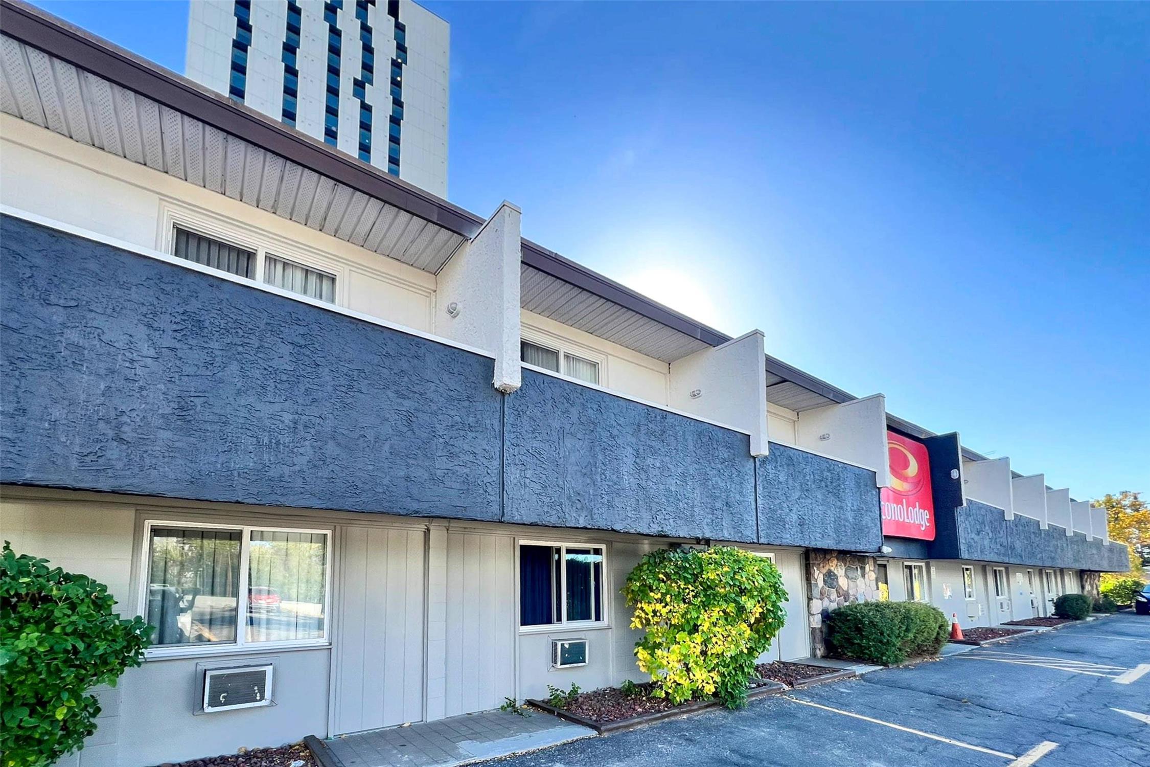 Econo Lodge Calgary Motel Village 11/13