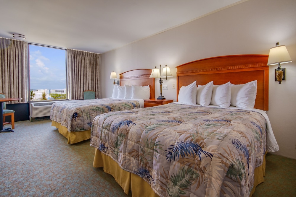 Standard, 2 Queen Beds, City View, No Balcony