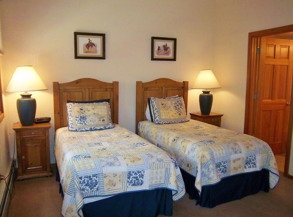 Woodrun Place Condominiums &amp; Residences 13/38