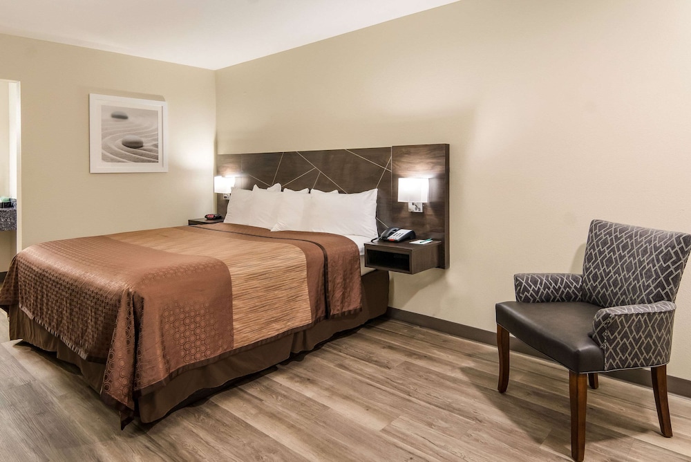 Quality Inn & Suites Dallas-Cityplace 14/23