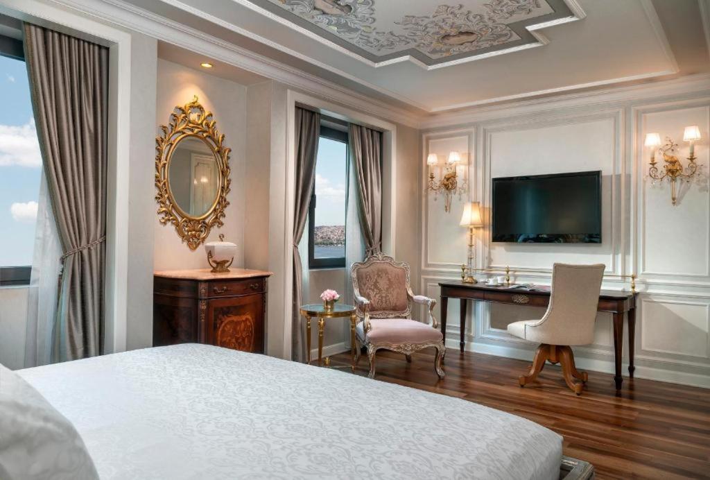 Junior Suite, Golden Horn View, Sofa