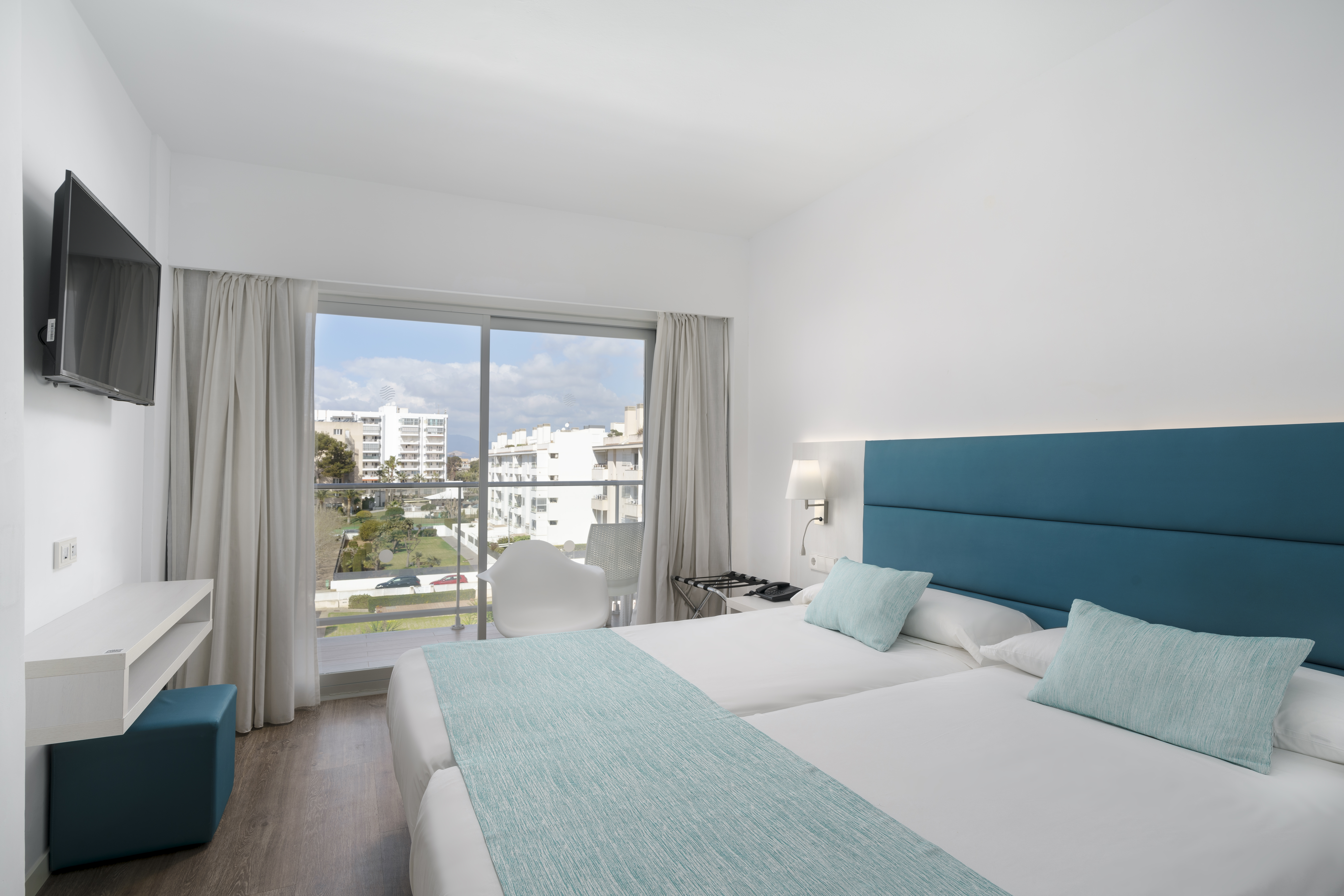 Double Single Use Pool View Room