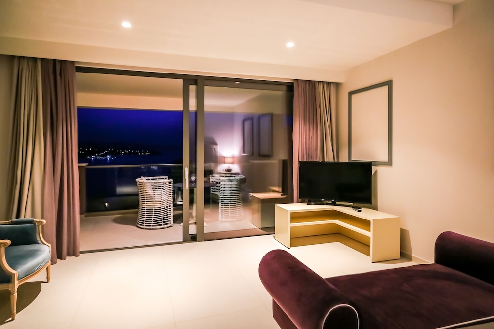 Balcony Hotel 37/66