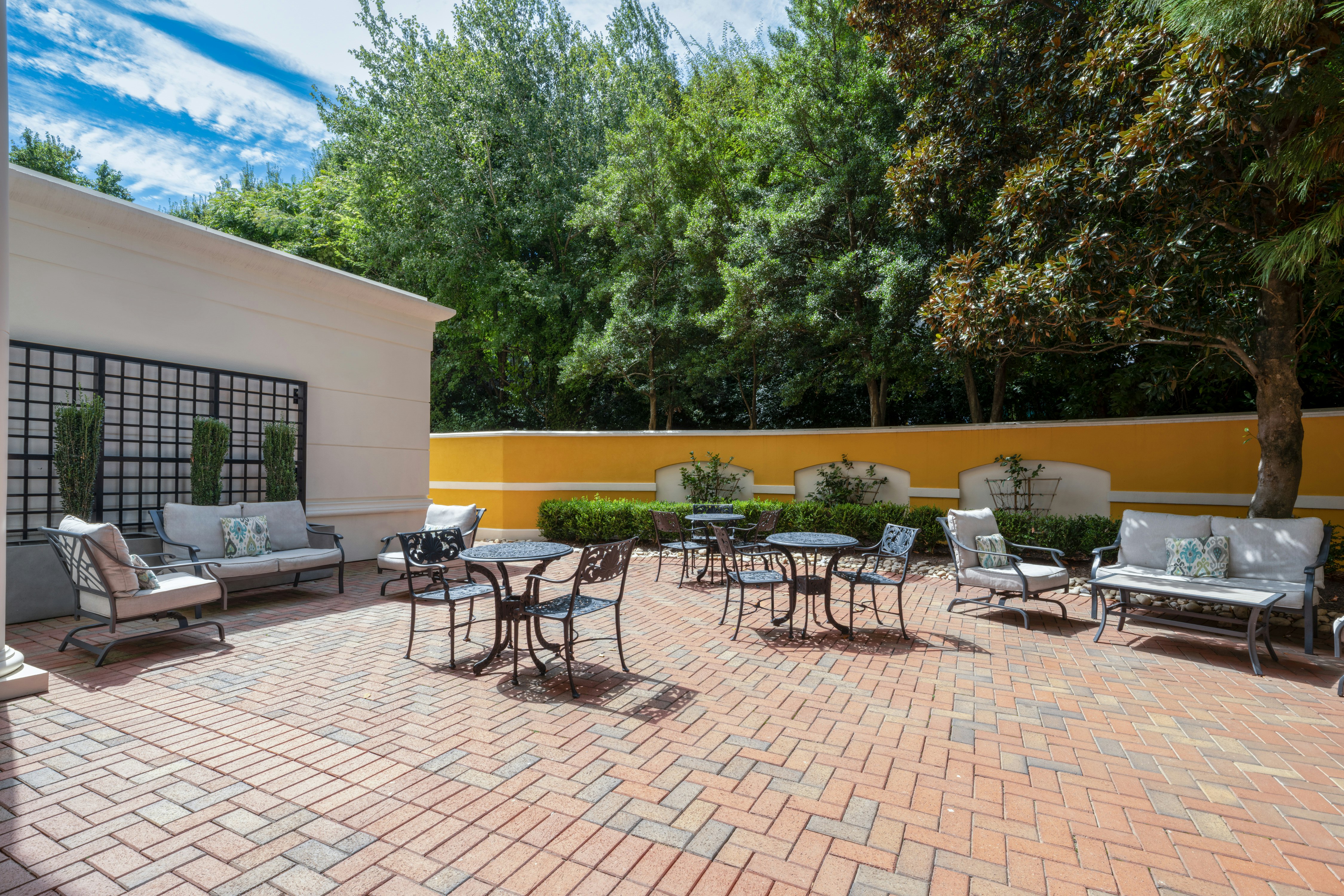 Hampton Inn & Suites-Charlotte/SouthPark at Phillips Place 21/24