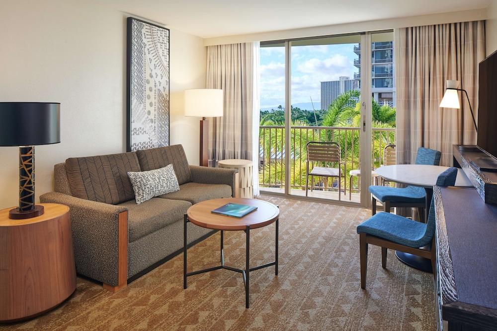 Embassy Suites By Hilton Waikiki Beach Walk 32/42