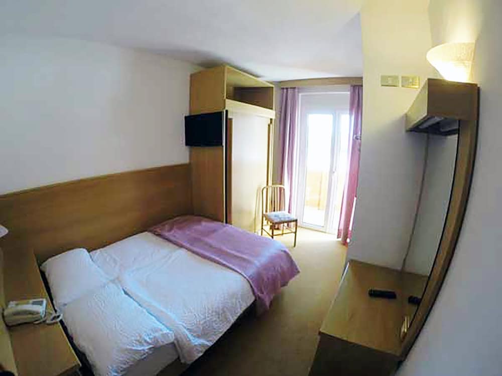Hotel Olympia 12/42