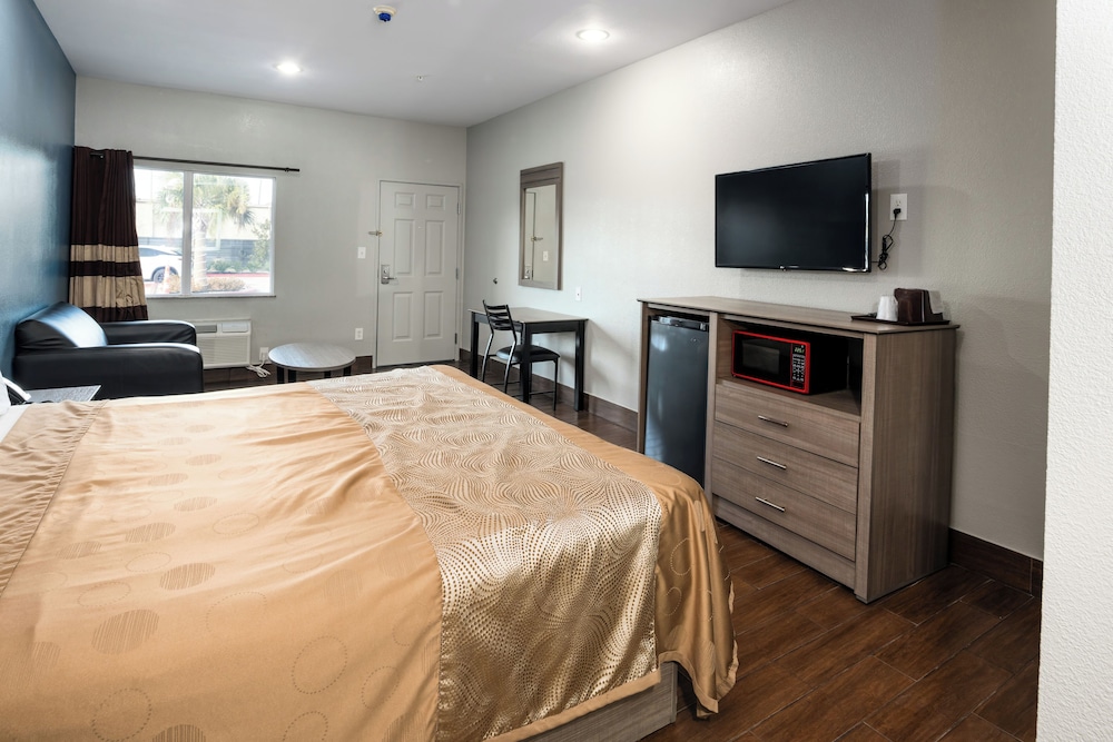 Moonlight Suites 29/65