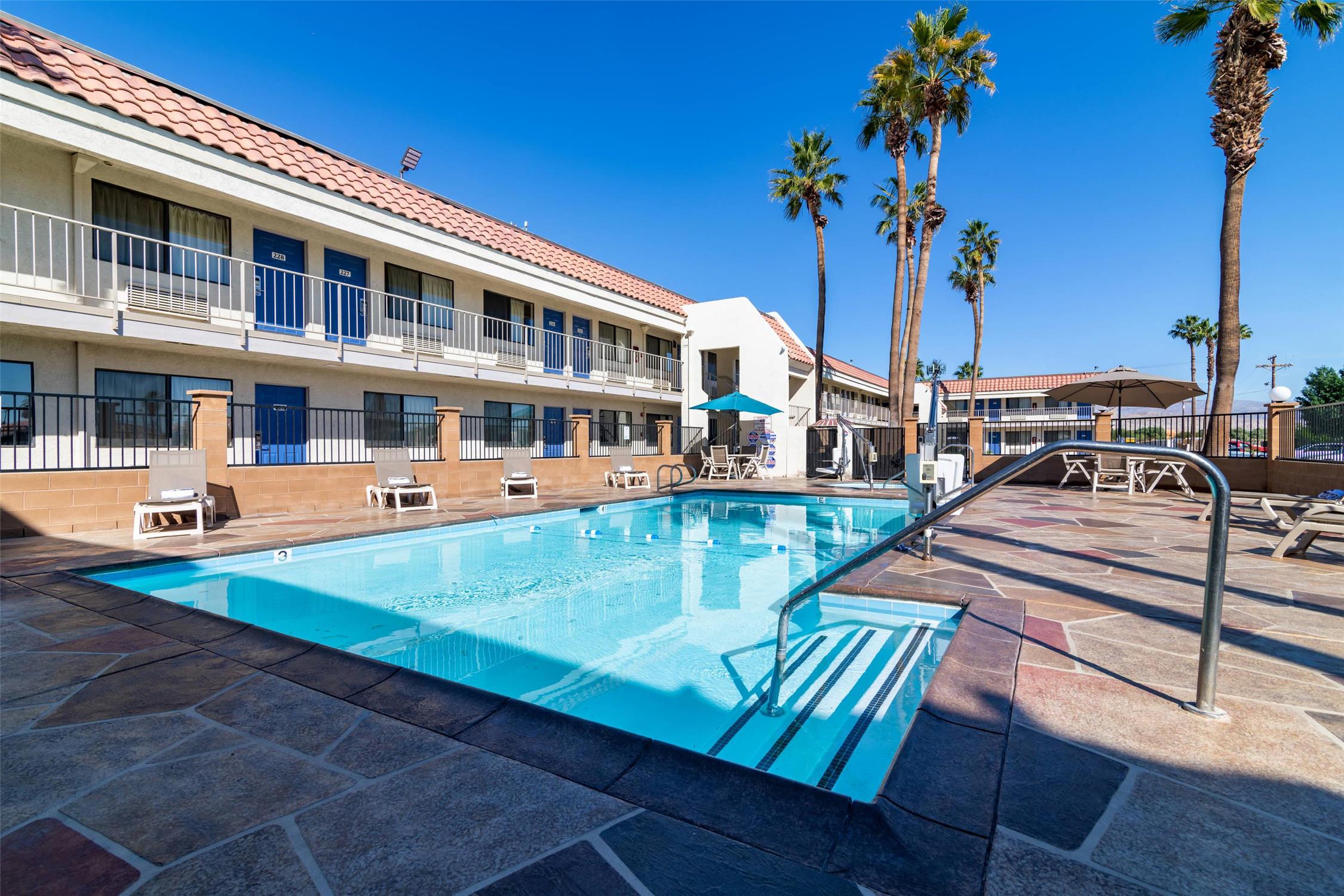 Rodeway Inn & Suites Rancho Mirage - Palm Desert Area 1/6