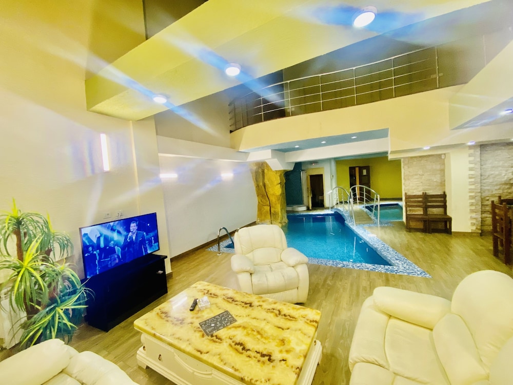 Grand Hills Hotel 17/50