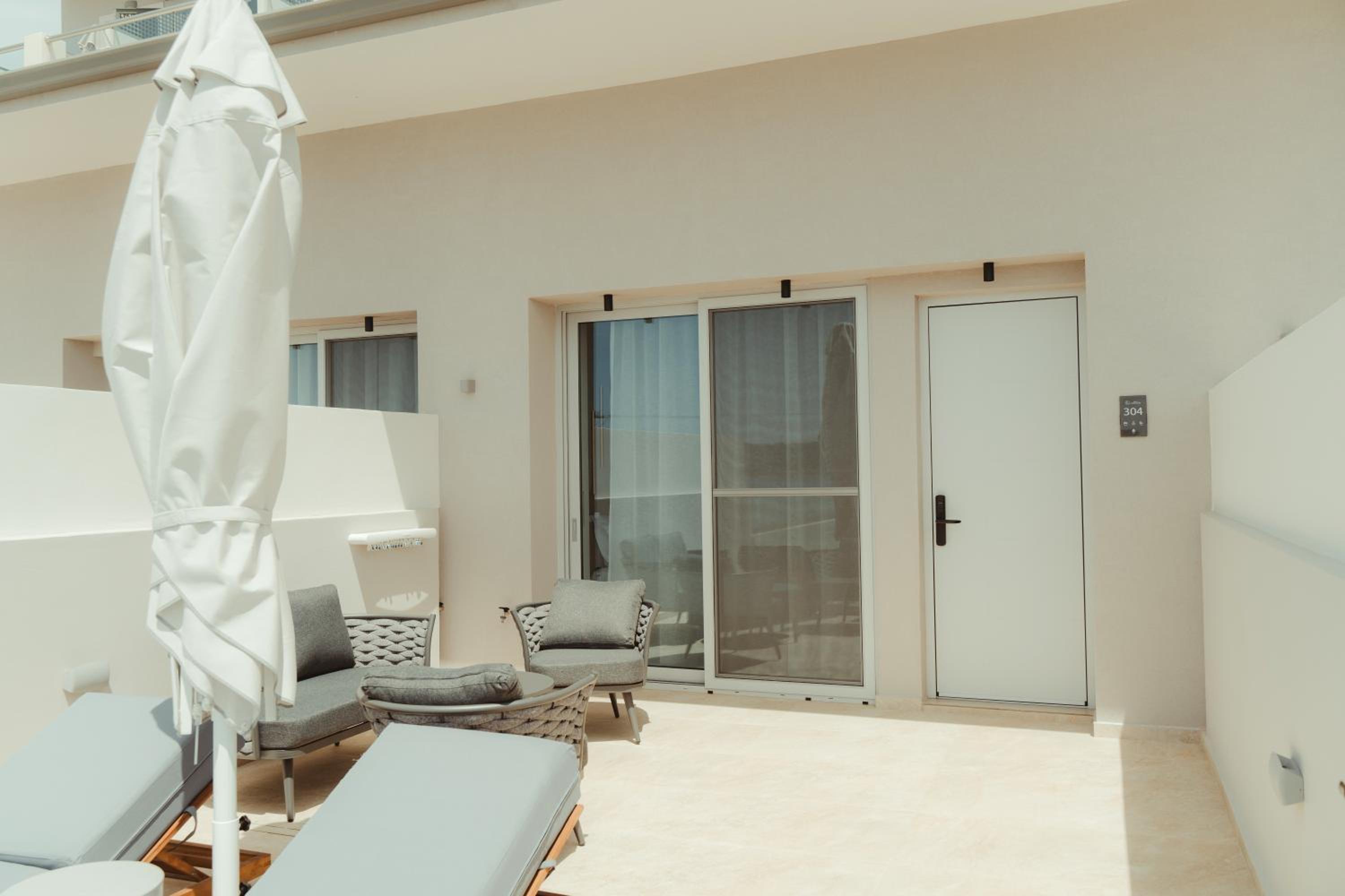 جناح جونيور بمسبح خاص، Limanaki Hotel 8/10