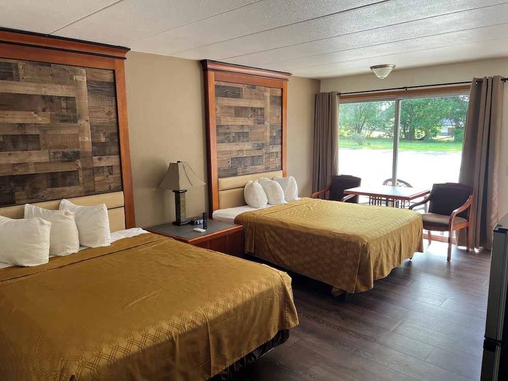 Amber s Inn & Suites 25/71