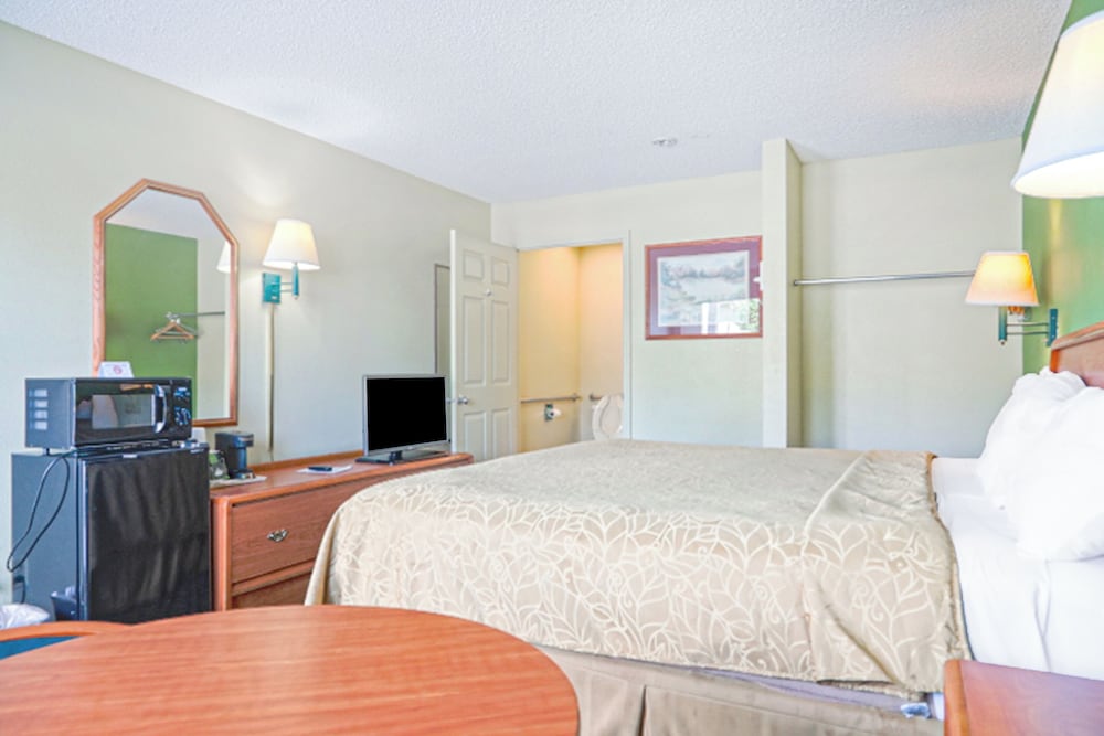 Economy Inn by OYO Ashburn I-75 31/54
