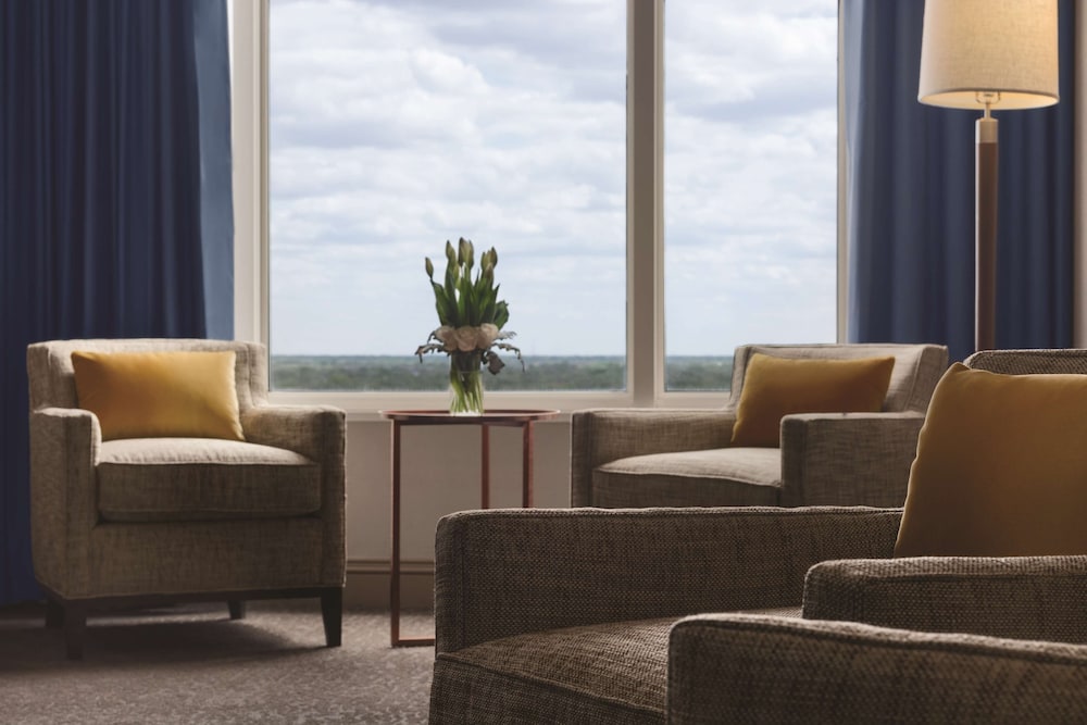 Hyatt Regency Wichita 52/80