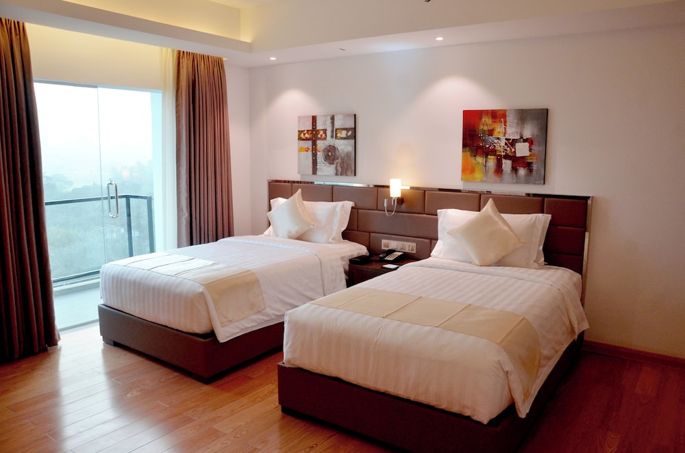 Golden Tulip the Grandmark Dhaka 24/60