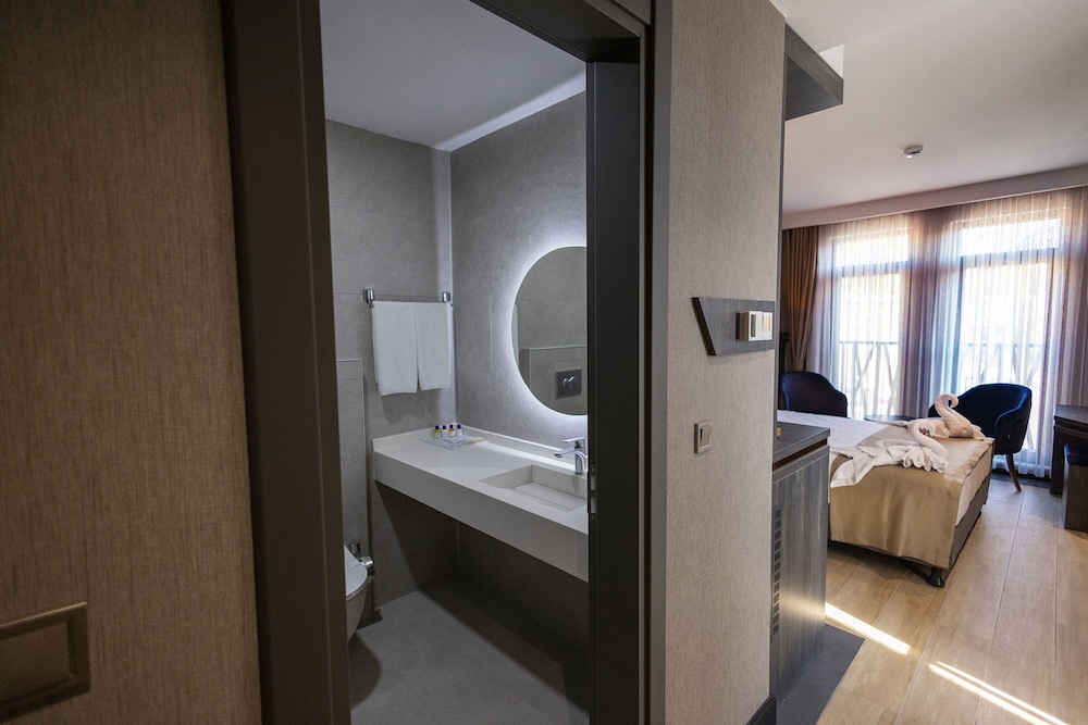 Westdoor Hotel 49/50