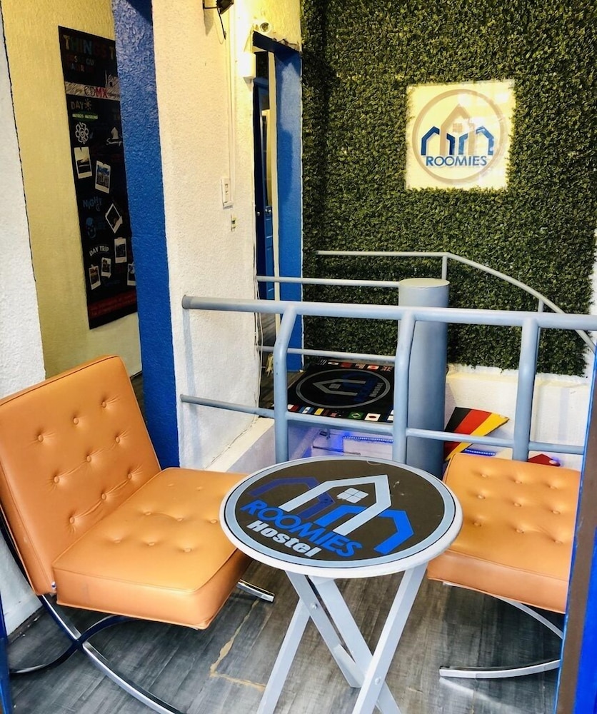 Roomies Hostel Condesa 17/25