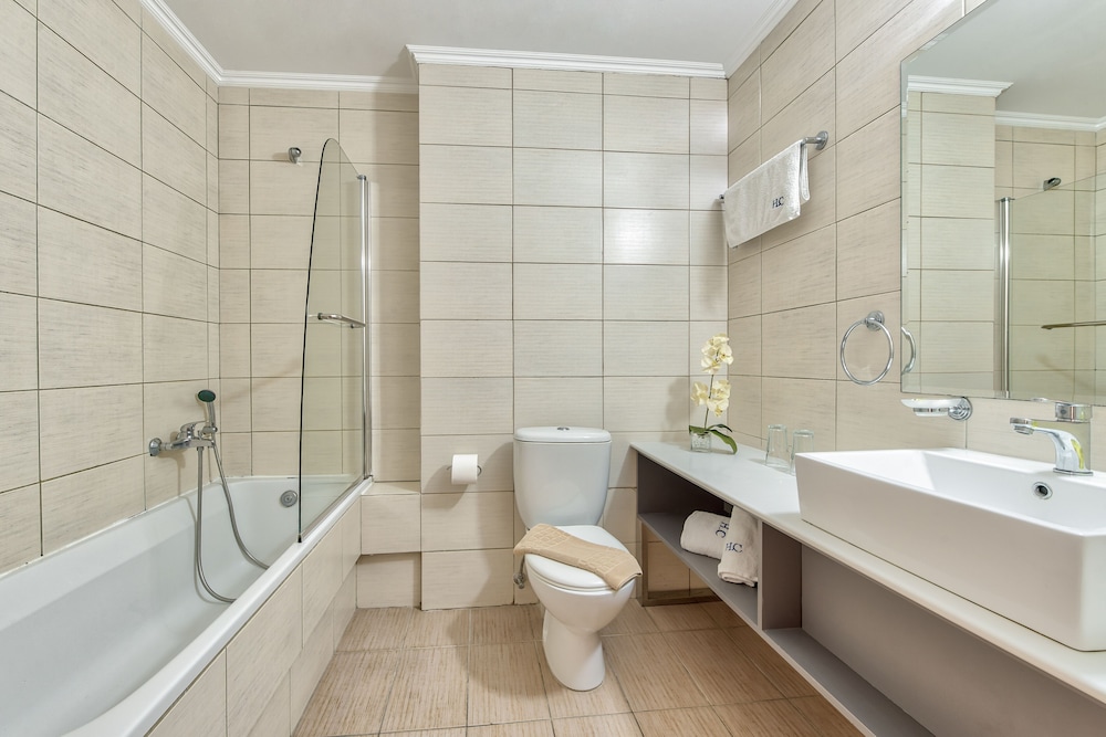 Contessa Hotel 100/105