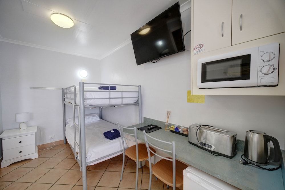 BALI HI MOTEL 36/49