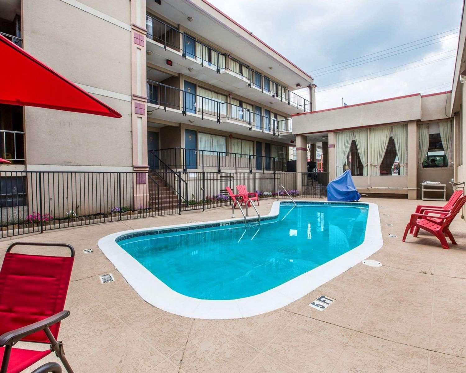 Econo Lodge Atlanta College Park 39/39