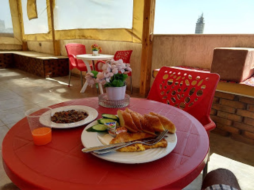 Azar Hotel 22/24